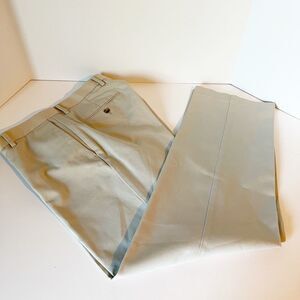 Men's Essential Khaki Dockers Straight Fit
